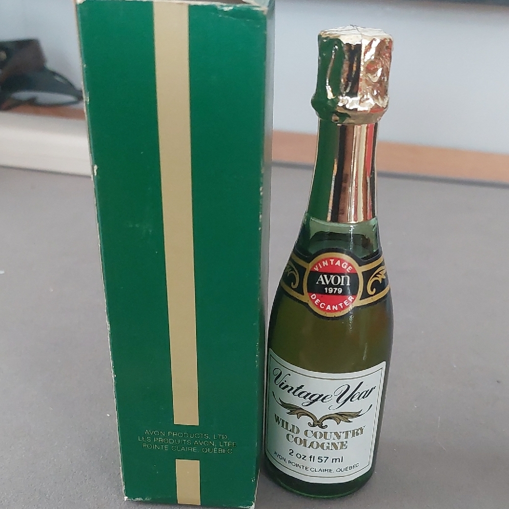 💜5/$25💜 Avon Vintage YEAR DECANTER Champagne Wild Country Cologne Bottle